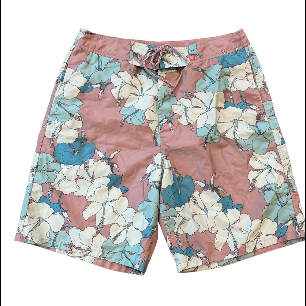Mens GAP size 36 Hawaiian floral lined swim trunks